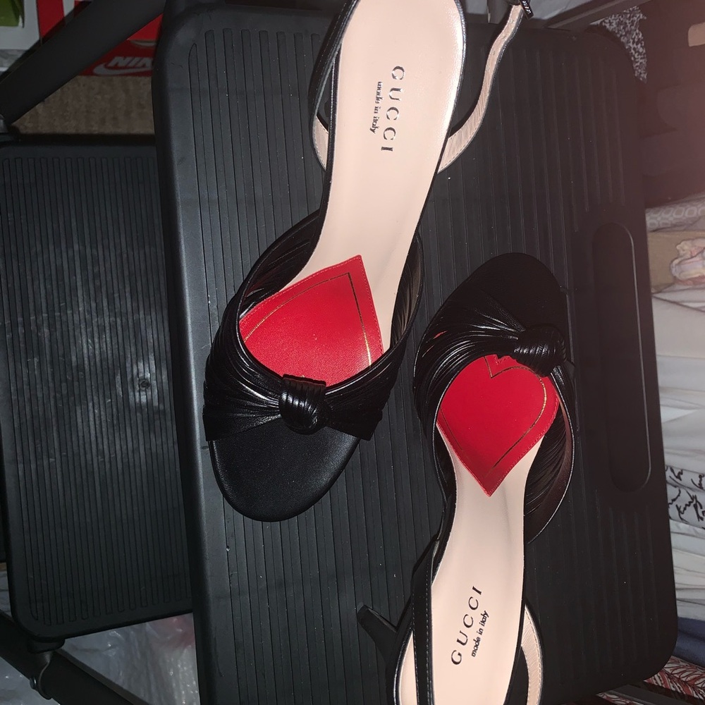 Gucci Black Slingback Heels – Timeless & Elegant